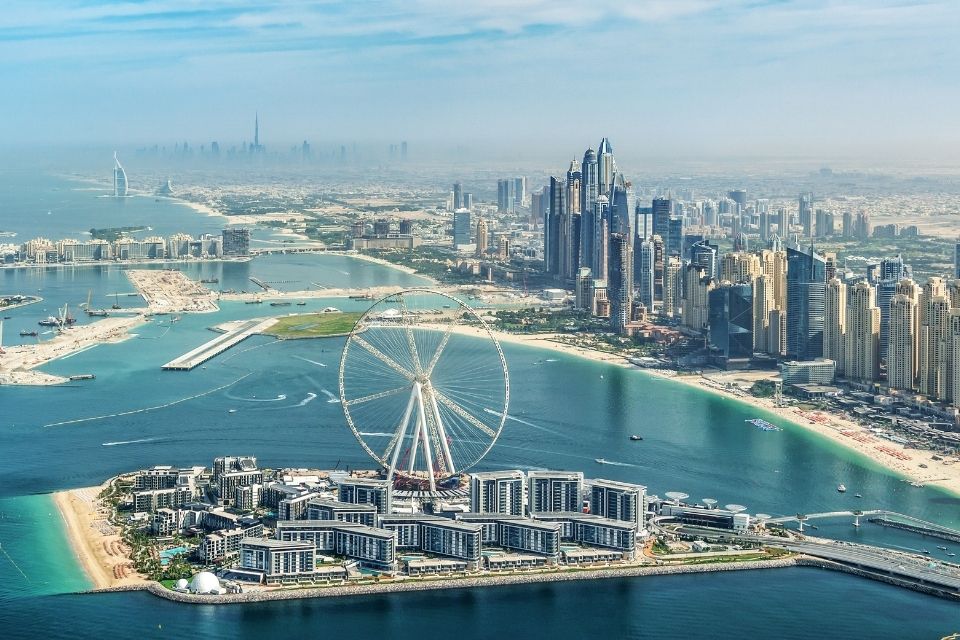Partez à la découverte des Émirats arabes unis avec le magazine Dubai By Koox