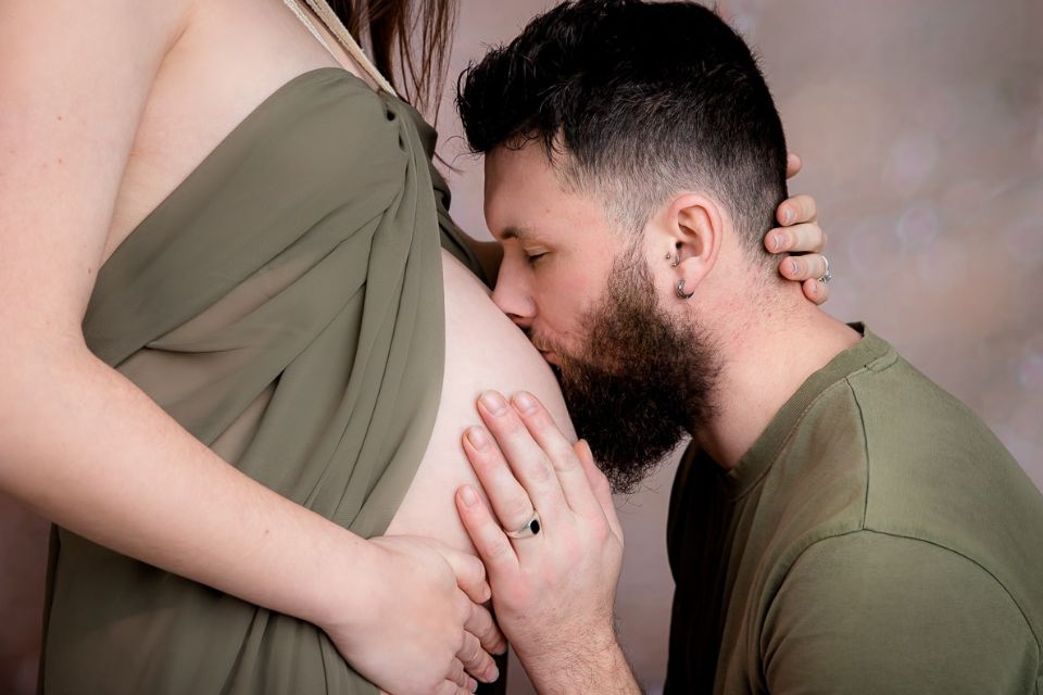 Immortalisez votre grossesse lors d’une séance photo au Mans avec Tiny Birdy